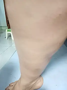 Snapshot of Em-mupmup chatting on November 10, 2025, 10:48 pm Em-mupmup online show from November 10, 2025, 10:48 pm