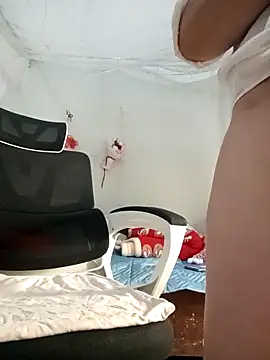 Em-mupmup online show from February 10, 2026, 7:18 am