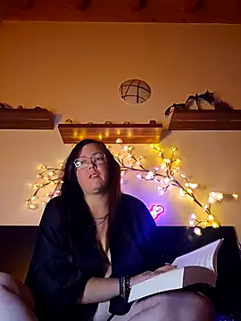 Persephone CH off online show from November 28, 2025, 11:05 pm