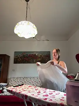 Snapshot of NaughtyAmore chatting on November 13, 2025, 2:43 pm NaughtyAmore online show from November 13, 2025, 2:43 pm