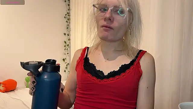 MollyChloe online show from November 26, 2025, 6:52 pm