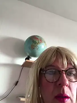 simone xdressing online show from February 23, 2025, 1:13 am