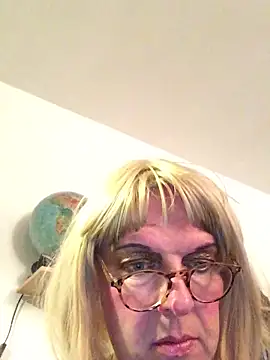 simone xdressing online show from October 29, 2025, 7:57 pm