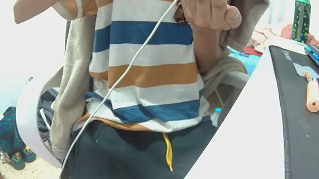 Calavera2001 online show from December 18, 2025, 11:52 pm