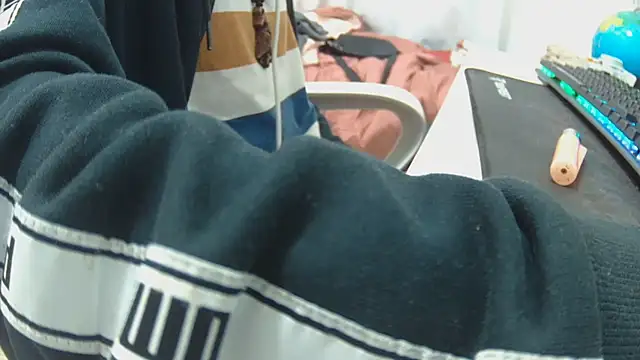 Calavera2001 online show from December 18, 2025, 12:38 am