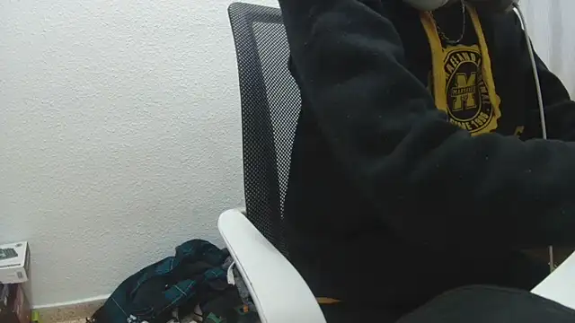 Calavera2001 online show from December 21, 2025, 3:57 pm