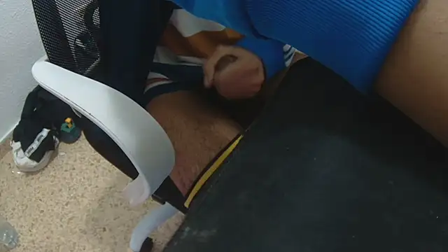 Calavera2001 online show from December 20, 2025, 12:02 am