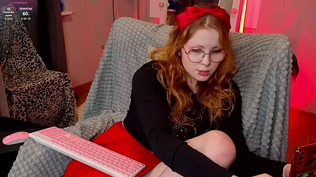 Sofi Dyss online show from November 27, 2025, 4:24 am