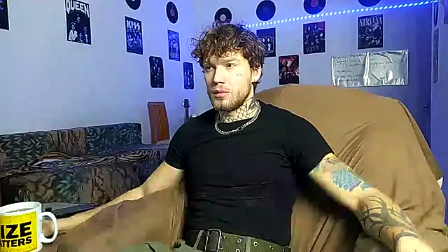 Huntall77 online show from December 17, 2025, 2:27 am