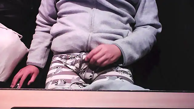 yu-yu28 online show from December 2, 2025, 5:25 pm