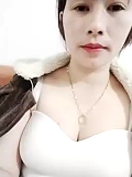 Swan-white123 online show from January 6, 2026, 4:44 pm