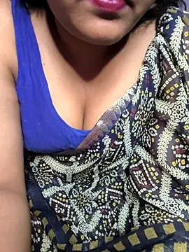 Snapshot of drakezone chatting on February 2, 2026, 4:00 am drakezone online show from February 2, 2026, 4:00 am