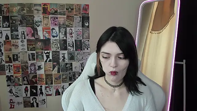 Snapshot of EmmaDarkk chatting on November 15, 2025, 7:34 am EmmaDarkk online show from November 15, 2025, 7:34 am