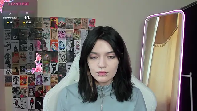 Snapshot of EmmaDarkk chatting on November 18, 2025, 7:55 am EmmaDarkk online show from November 18, 2025, 7:55 am