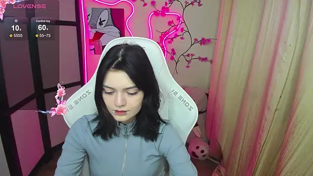 Snapshot of EmmaDarkk chatting on November 25, 2025, 10:15 am EmmaDarkk online show from November 25, 2025, 10:15 am