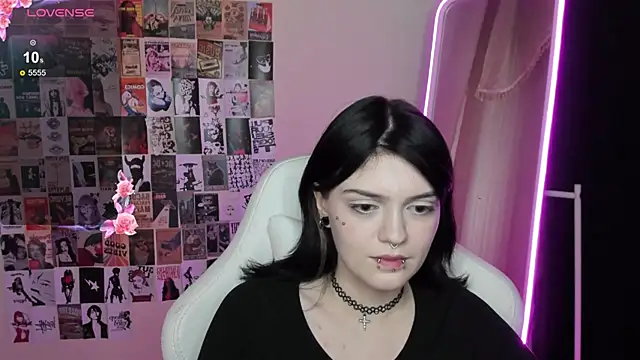 Snapshot of EmmaDarkk chatting on November 14, 2025, 11:47 am EmmaDarkk online show from November 14, 2025, 11:47 am