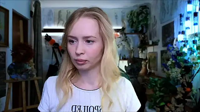 CarolineDjein online show from November 13, 2025, 5:44 am