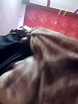 riyahot011 online show from December 5, 2025, 2:15 pm