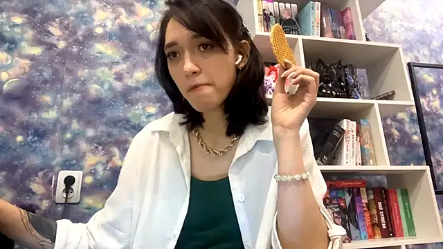 JamieRosten online show from November 10, 2025, 12:32 pm