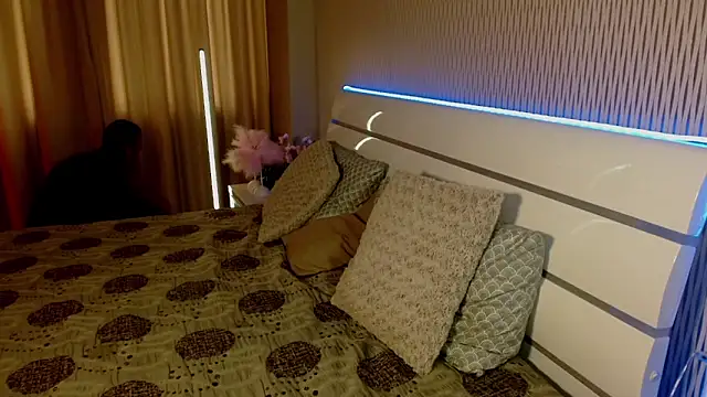 Snapshot of cutie_violet chatting on November 18, 2025, 10:07 am cutie violet online show from November 18, 2025, 10:07 am