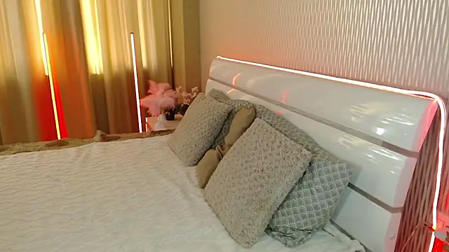 Snapshot of cutie_violet chatting on November 22, 2025, 8:46 am cutie violet online show from November 22, 2025, 8:46 am