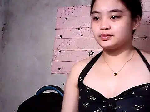 Snapshot of pinayyours18 chatting on January 15, 2026, 12:36 am pinayyours18 online show from January 15, 2026, 12:36 am