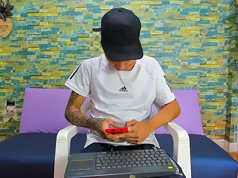 naughty boy Maicoll online show from November 24, 2025, 12:05 pm