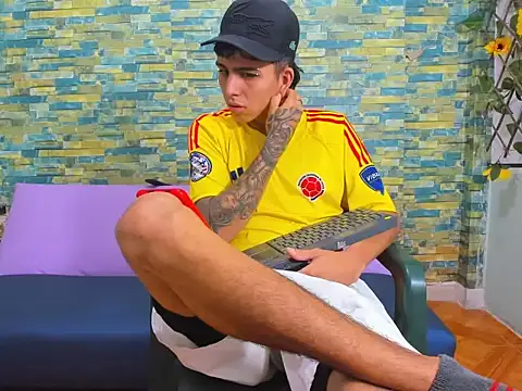 naughty boy Maicoll online show from November 25, 2025, 11:21 am