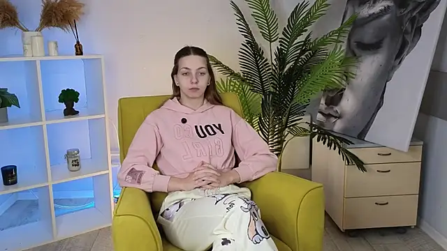 Snapshot of MerrileeFondren chatting on November 14, 2025, 7:12 am MerrileeFondren online show from November 14, 2025, 7:12 am