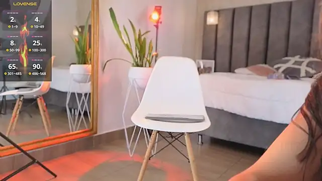 Tania Diaz  online show from April 9, 2026, 7:42 pm