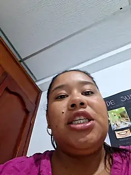 Snapshot of Sarahy- chatting on February 23, 2026, 2:02 am Sarahy- online show from February 23, 2026, 2:02 am