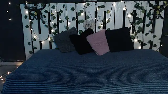 DUVAN MONTES online show from November 22, 2025, 1:54 pm