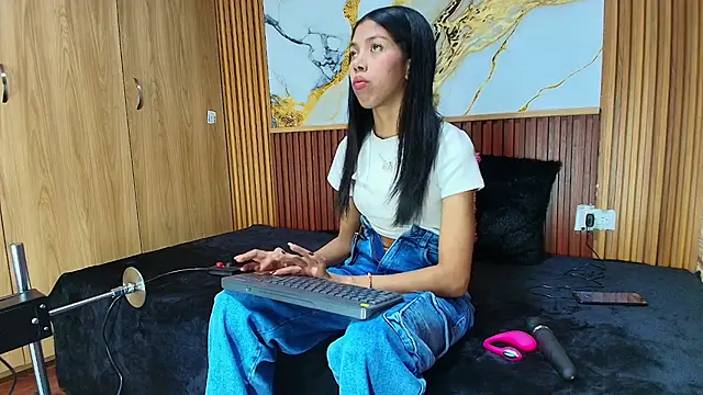 meliangels303av online show from March 25, 2026, 3:17 am