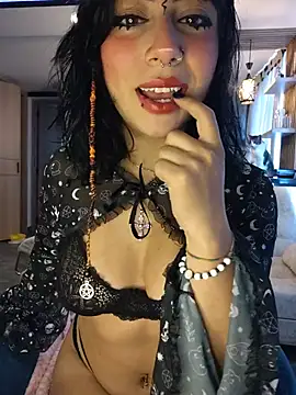 Sarah Lark- online show from August 7, 2026, 9:21 pm