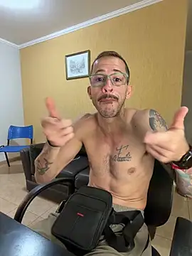 Lucasjandre online show from May 3, 2026, 11:58 am