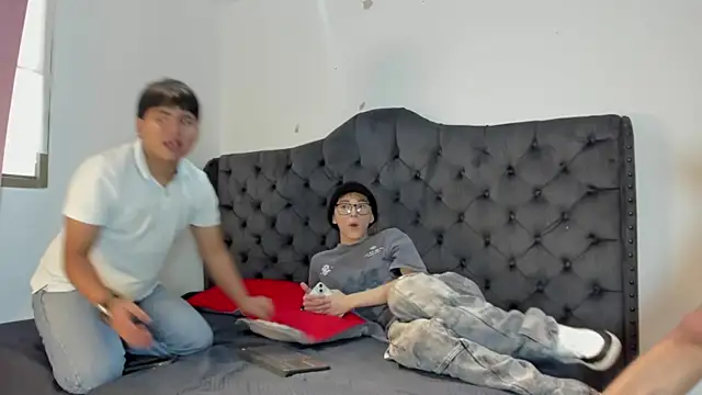 Snapshot of 3guy3 chatting on November 13, 2025, 7:29 pm 3guy3 online show from November 13, 2025, 7:29 pm