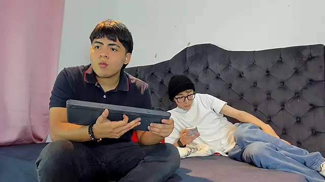 Snapshot of 3guy3 chatting on November 24, 2025, 8:09 pm 3guy3 online show from November 24, 2025, 8:09 pm