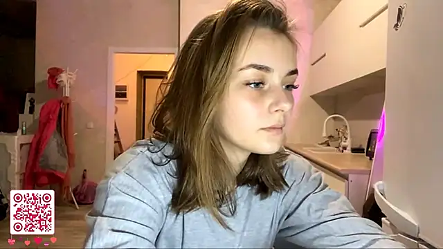 Snapshot of GeralynChiszar chatting on November 21, 2025, 8:08 pm GeralynChiszar online show from November 21, 2025, 8:08 pm