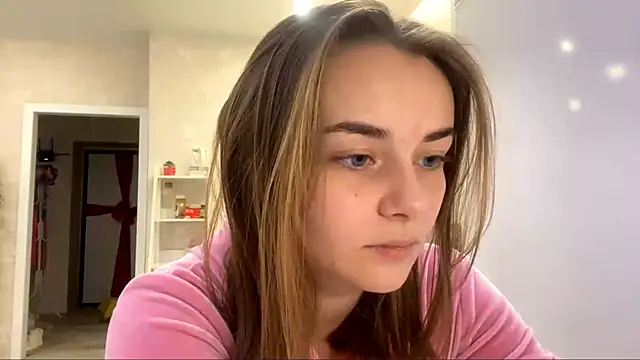 Snapshot of GeralynChiszar chatting on December 16, 2025, 6:39 am GeralynChiszar online show from December 16, 2025, 6:39 am