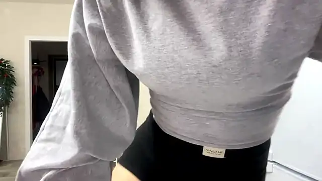 Snapshot of GeralynChiszar chatting on December 19, 2025, 5:10 am GeralynChiszar online show from December 19, 2025, 5:10 am