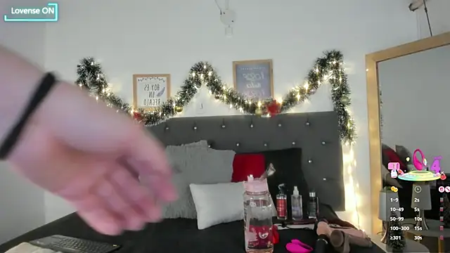 Sara puertaa  online show from December 2, 2025, 6:20 pm