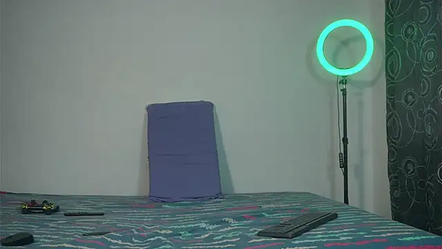 Snapshot of Max_ethan5 chatting on November 21, 2025, 9:36 pm Max ethan5 online show from November 21, 2025, 9:36 pm