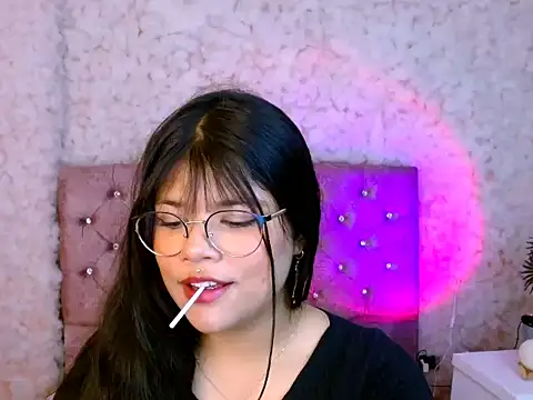 chloe parkeer online show from November 10, 2025, 8:58 pm