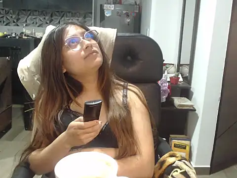 amatista katzenn online show from February 6, 2026, 3:35 am