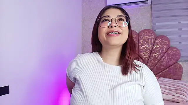 mia fontana  online show from December 4, 2025, 12:04 pm