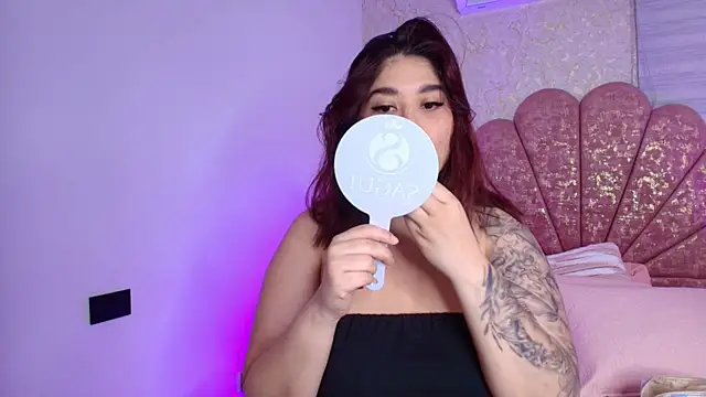 mia fontana  online show from November 28, 2025, 12:27 pm