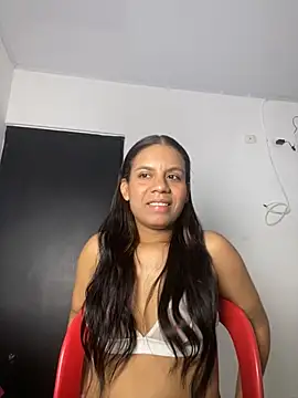 lineichun1708 online show from November 13, 2025, 3:43 am