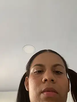 lineichun1708 online show from November 17, 2025, 9:08 pm