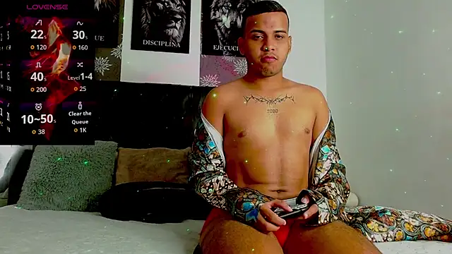 Snapshot of matthewlewis01 chatting on November 12, 2025, 1:10 am matthewlewis01 online show from November 12, 2025, 1:10 am