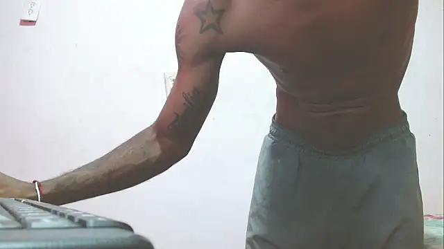 Snapshot of antonela-cris chatting on November 24, 2025, 1:22 pm antonela-cris online show from November 24, 2025, 1:22 pm